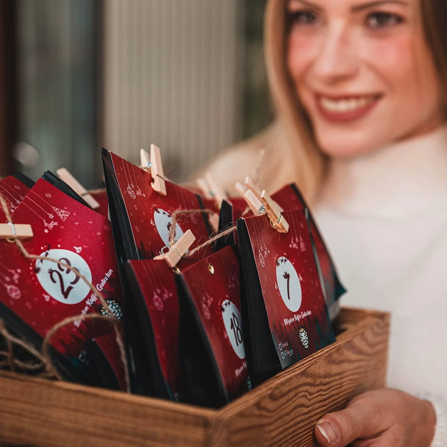 Kaffee Adventskalender 2026 - 24 x 30 g Kaffeebohnen, fair, Geschenk für Männer und Frauen
