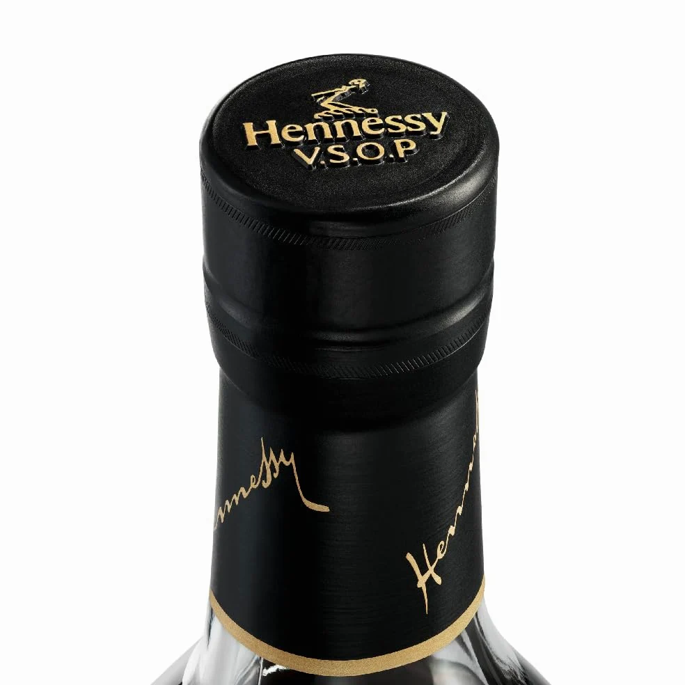 Hennessy V.S.O.P Cognac 70cl Geschenkbox Französischer Cognac Eiche Gewürze Früchte Cocktails on the rocks pur