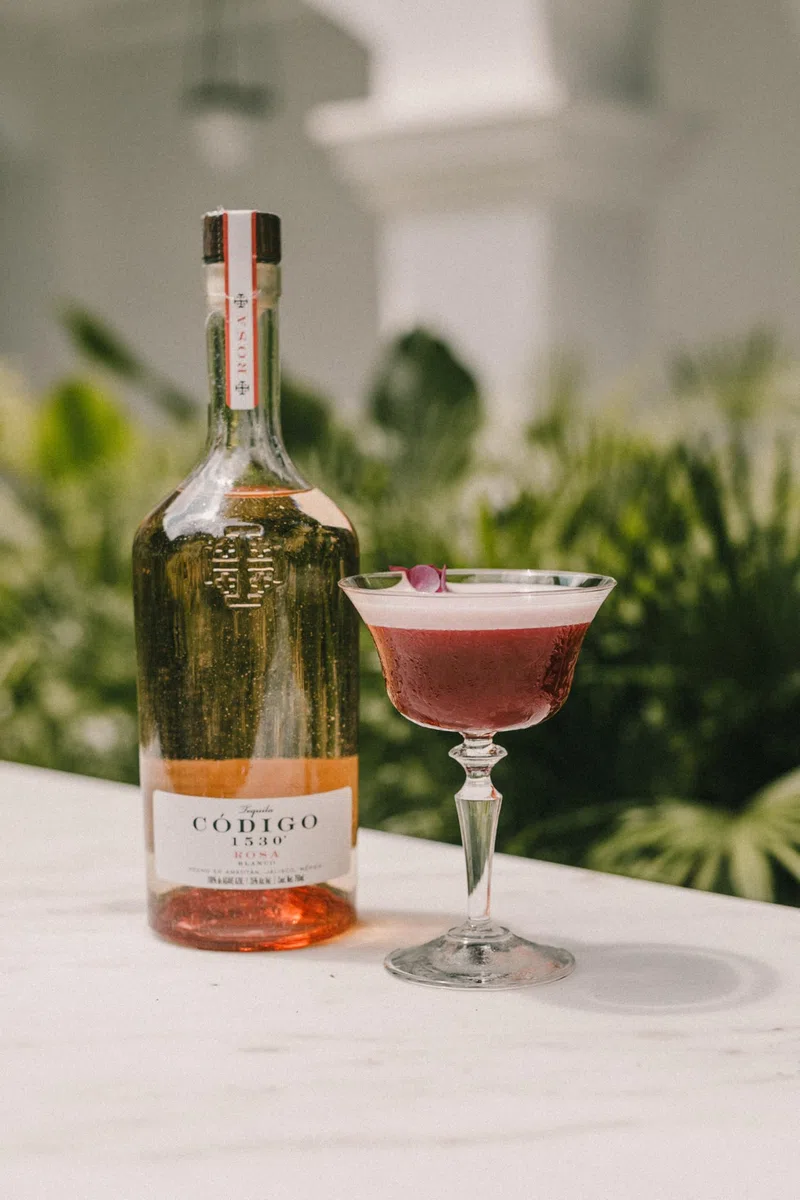 CODIGO 1530 Rosa Tequila 35% Vol. 0,7 l
