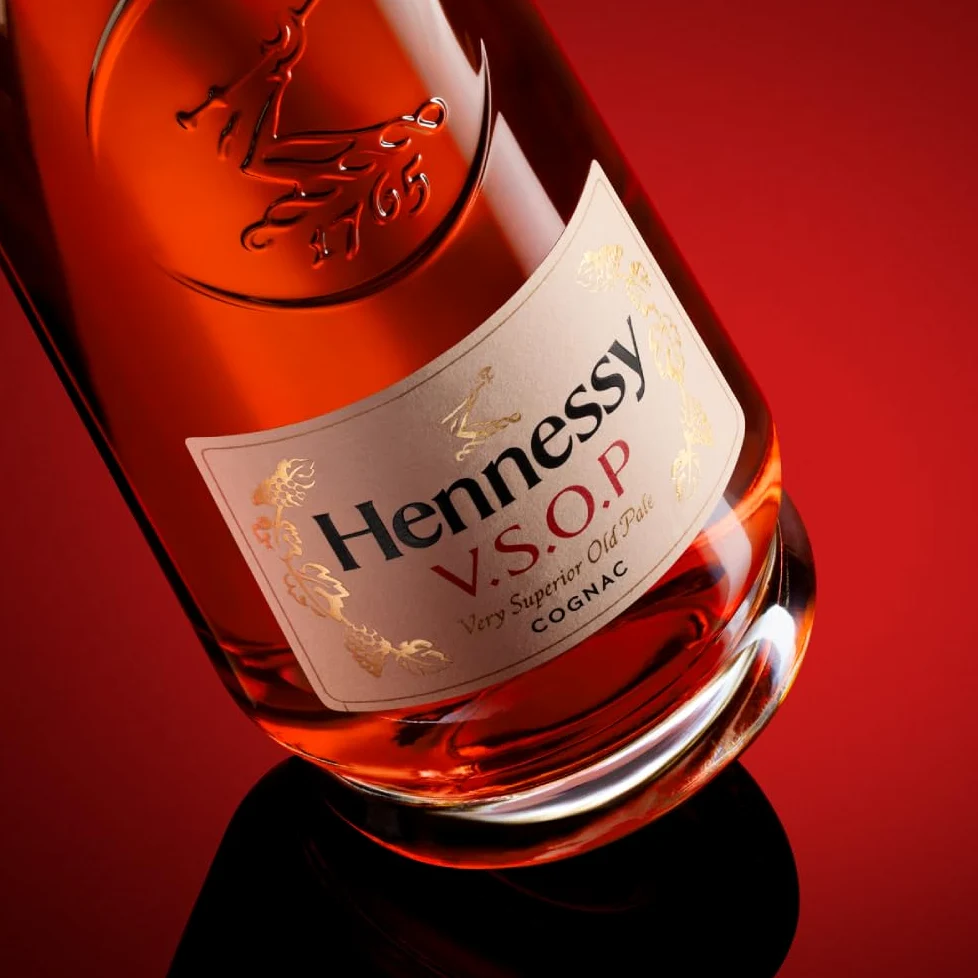 Hennessy V.S.O.P Cognac 70cl Geschenkbox Französischer Cognac Eiche Gewürze Früchte Cocktails on the rocks pur