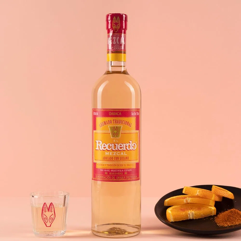 El Recuerdo Mezcal Abocado, Mezcal Flasche mit Agavenwurm, aus 100% Espadin-Agave, Inhalt 750ml, Alk 40%