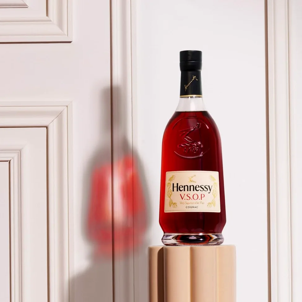 Hennessy V.S.O.P Cognac 70cl Geschenkbox Französischer Cognac Eiche Gewürze Früchte Cocktails on the rocks pur