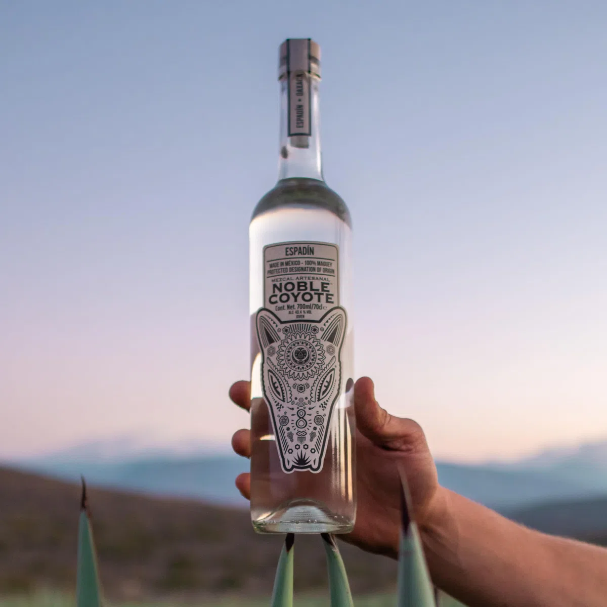 Noble Coyote Mezcal Artesanal - Espadín - 70cl - 43% abv - Agavenreifung: 7-10 Jahre in México