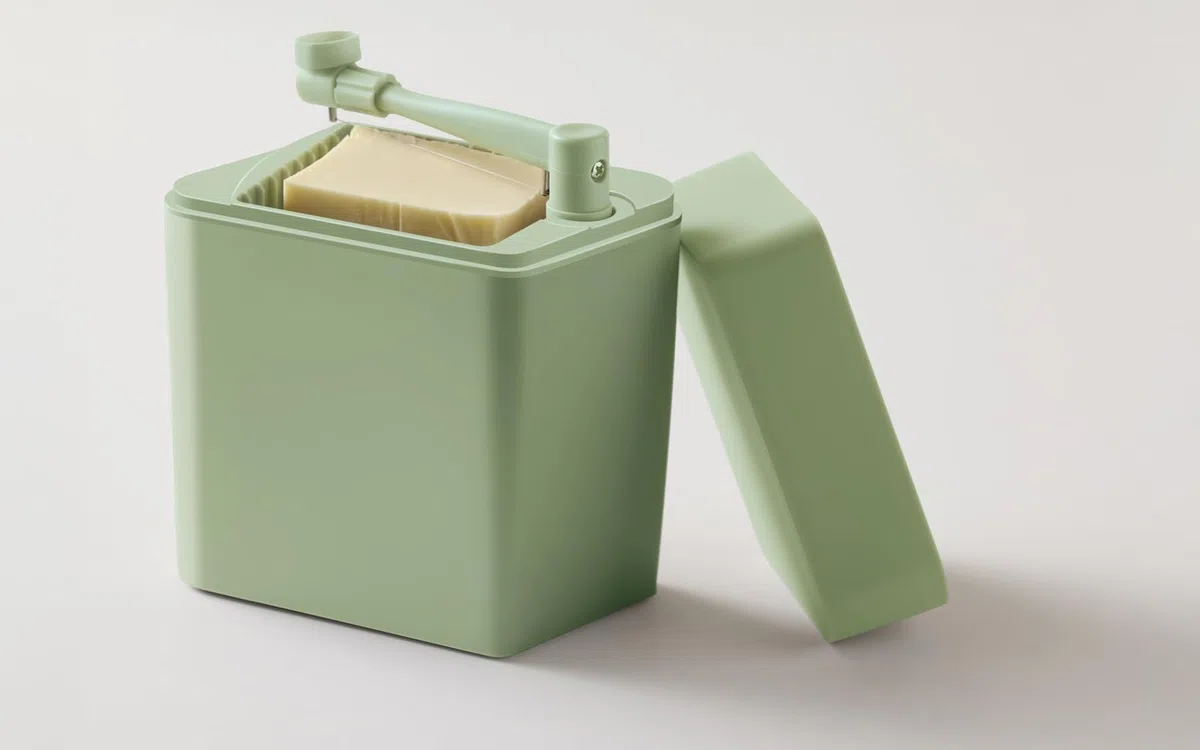 Rosti Classic Käsebox mit Deckel und integriertem Käseschneider, 16,5 x 10 x 19 cm, Kunststoff, Spülmaschinenfest, Misty Green